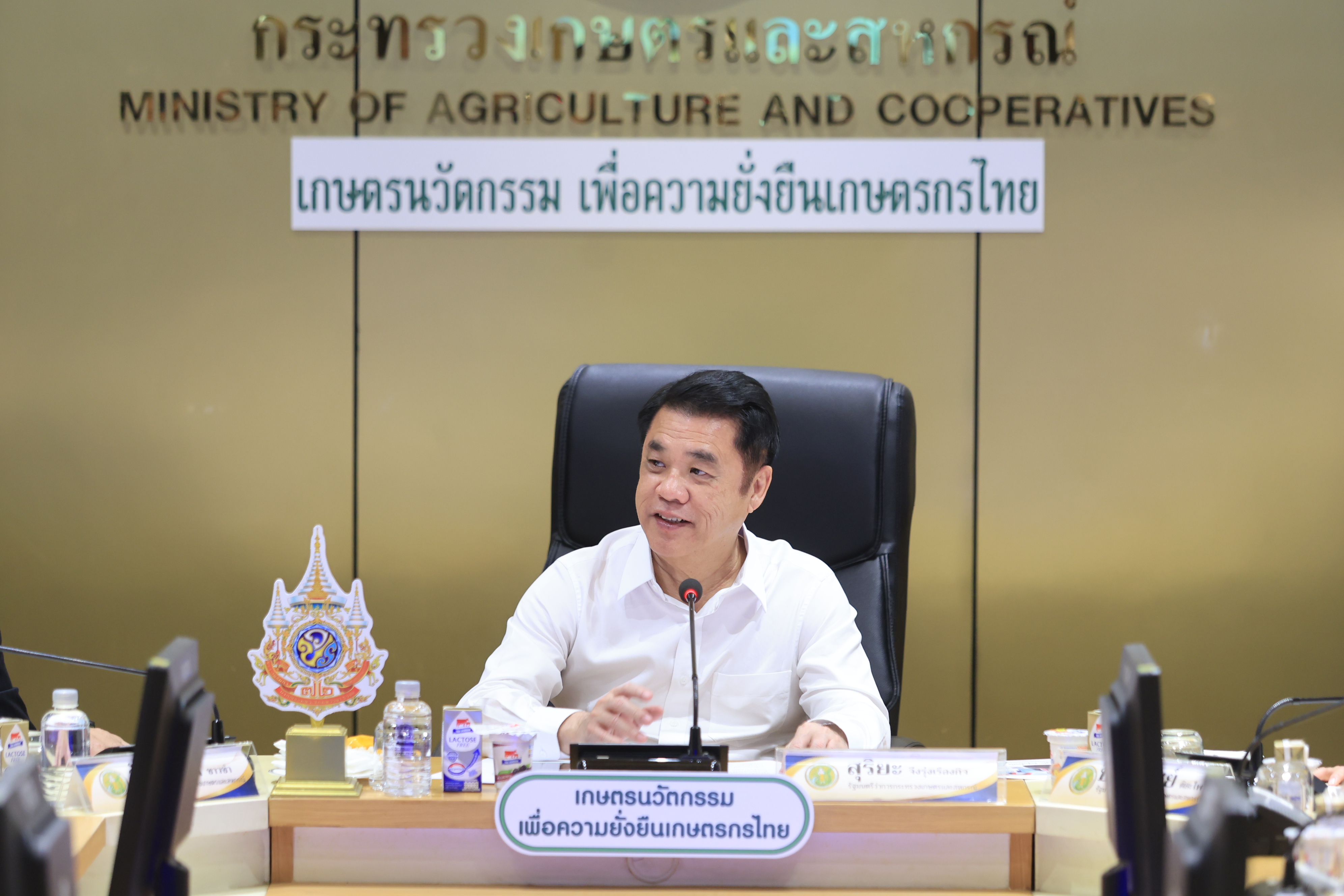title - เลขาธิการ ส.ป.ก. ร่วมการประชุมผู้บริหารระดับสูงของกระทรวงเกษตรและสหกรณ์ รับมอบนโยบาย รมว.กษ. 5 ด้าน เน้นการทำงานเชิงรุก ลดขั้นตอน เร่งการนำเทคโนโลยีดิจิทัลมาช่วยในการทำงาน ผลักดัน 6 เรื่องเร่งด่วน ต้องเห็นผลที่เป็นรูปธรรม ชูแนวคิดหลัก “เกษตรนวัตกรรม เพื่อความยั่งยืนเกษตรกรไทย” 
